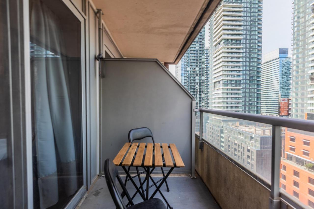 Aoc Suites - Heart Of Downtown Condo Toronto Exterior photo